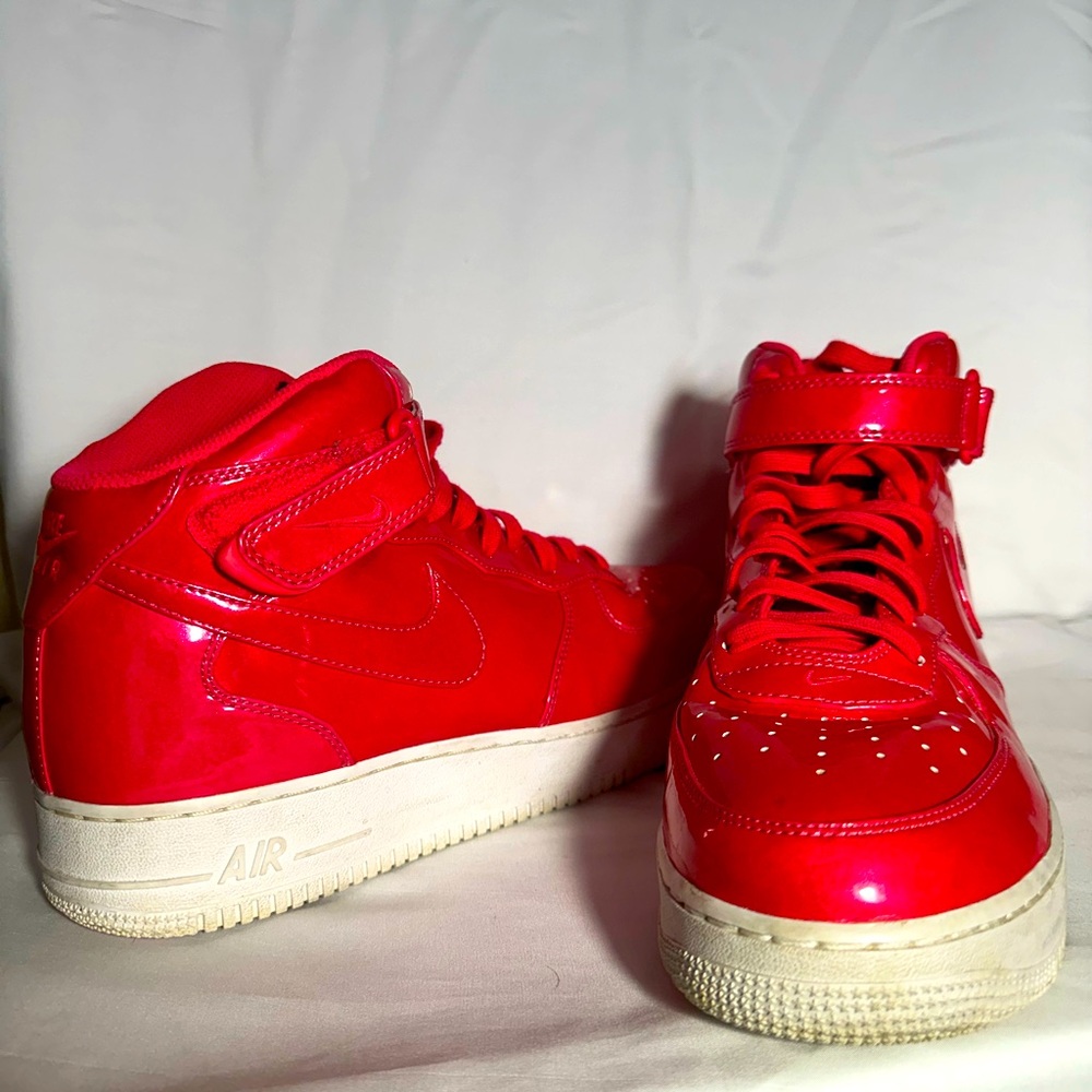Nike Air Force 1 Mid LV8